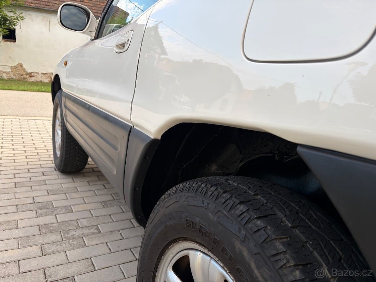 1999 Toyota RAV4 - 6