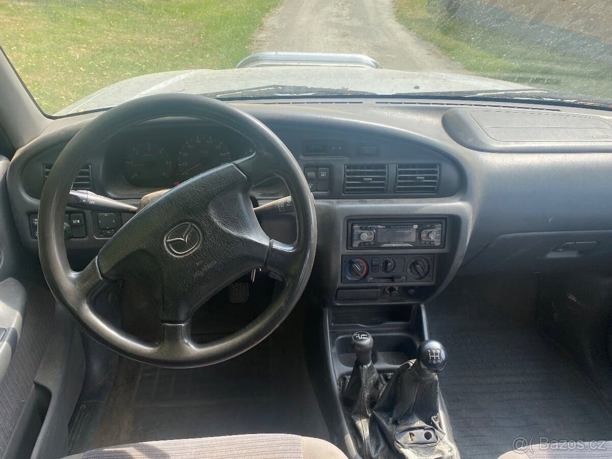 Mazda 2 - 6