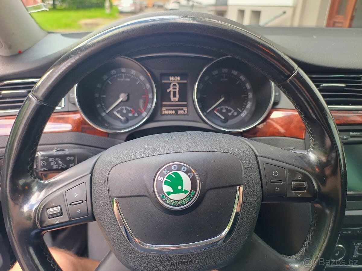 2011 Škoda SUPERB - 6
