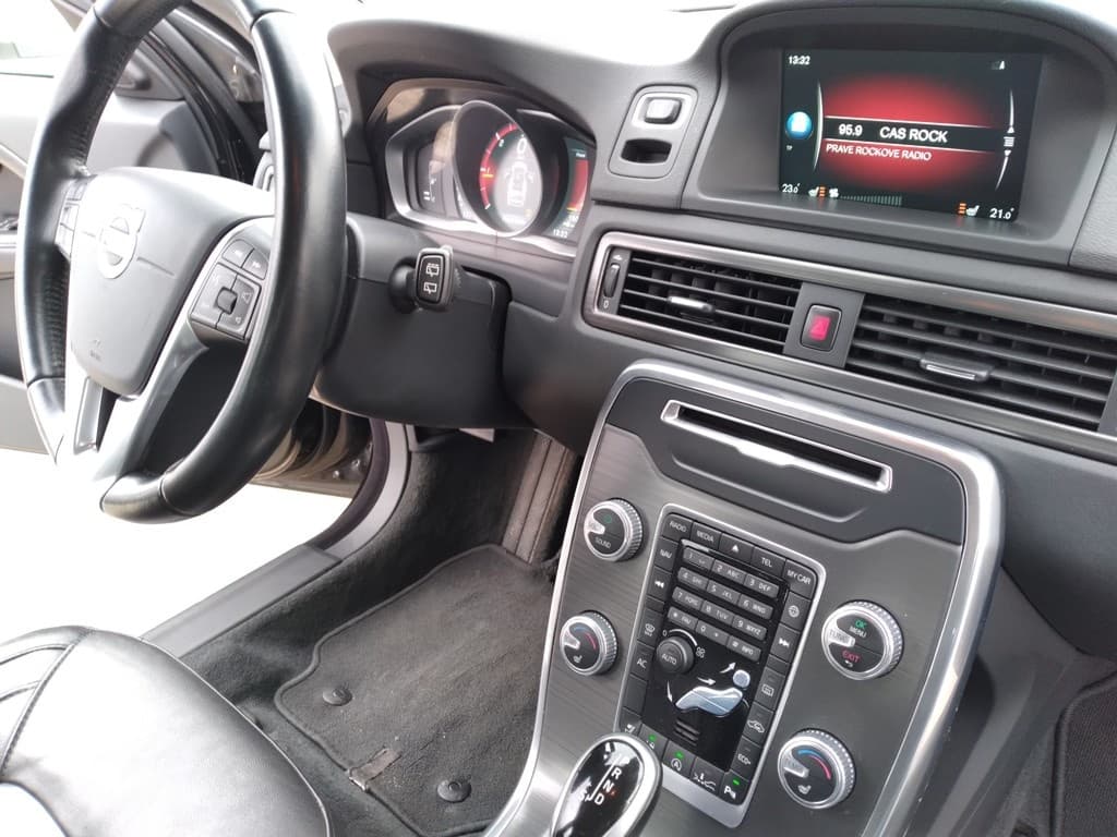 2016 Volvo V70 - 6