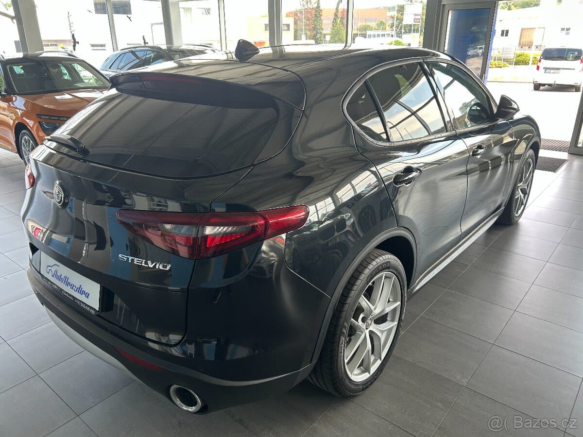 2018 Alfa Romeo STELVIO - 6