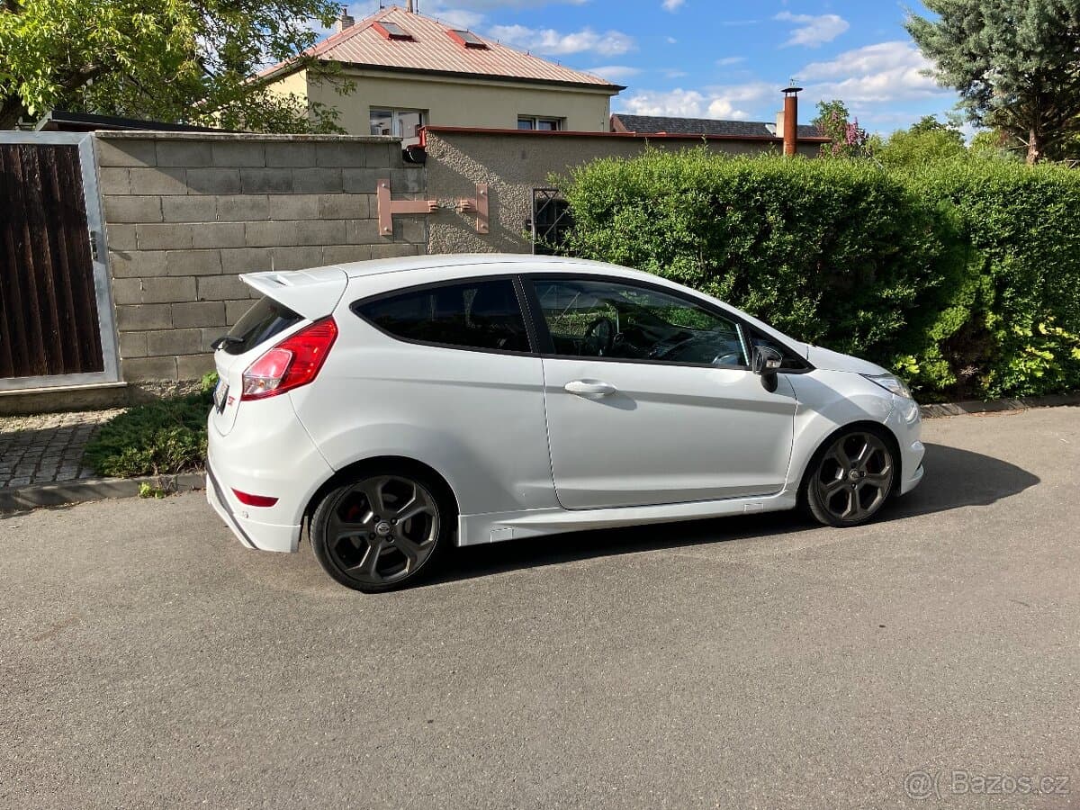2015 Ford FIESTA - 6