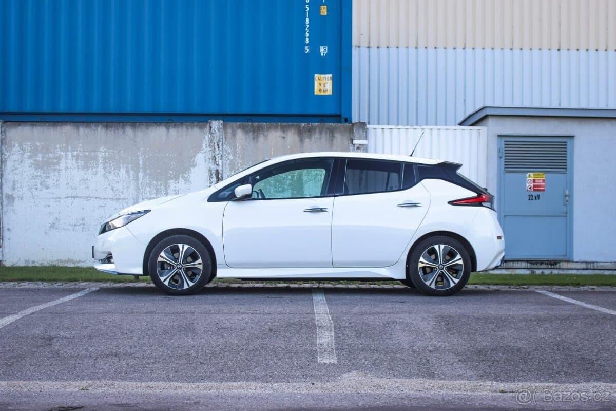 2020 Nissan LEAF - 6