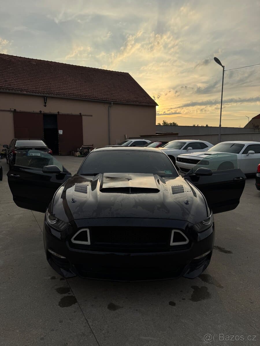 2017 Ford MUSTANG - 6