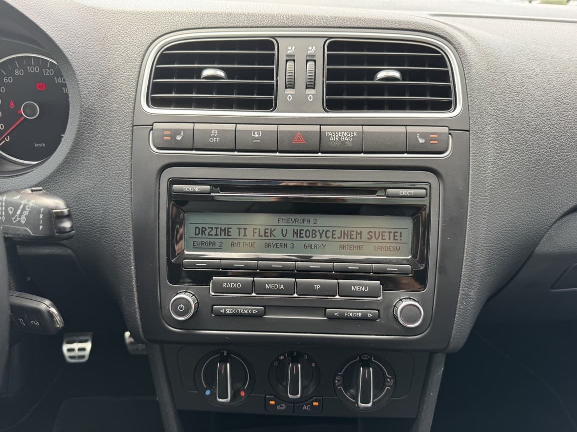 2011 Volkswagen POLO - 6