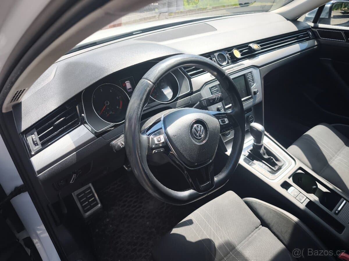 2016 Volkswagen PASSAT - 6