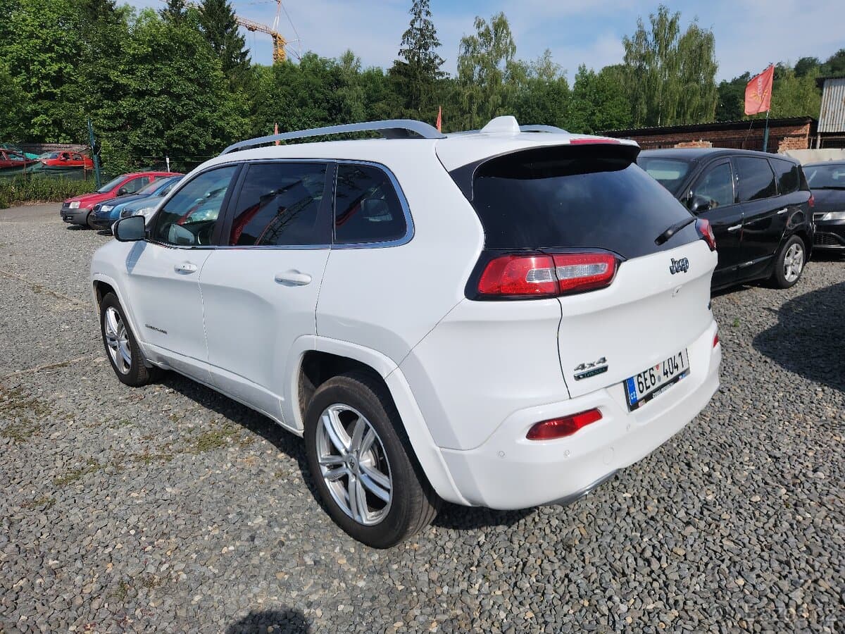 2017 Jeep CHEROKEE - 6