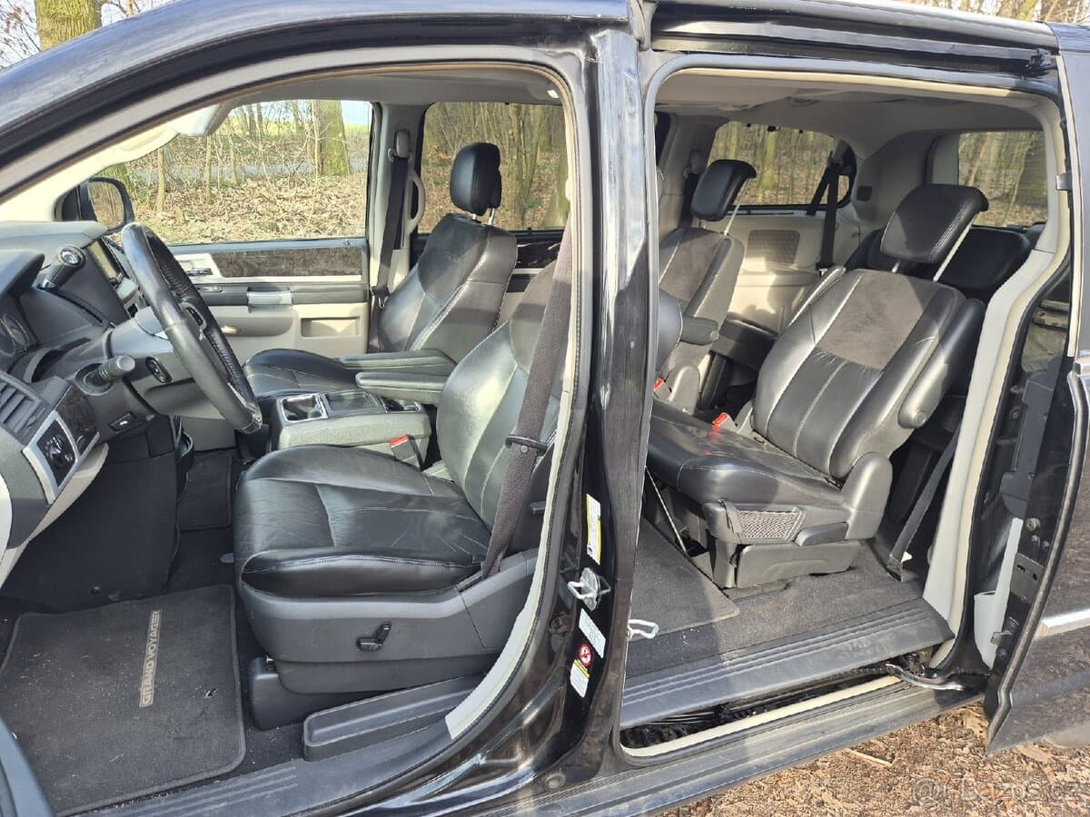 2011 Chrysler VOYAGER - 6