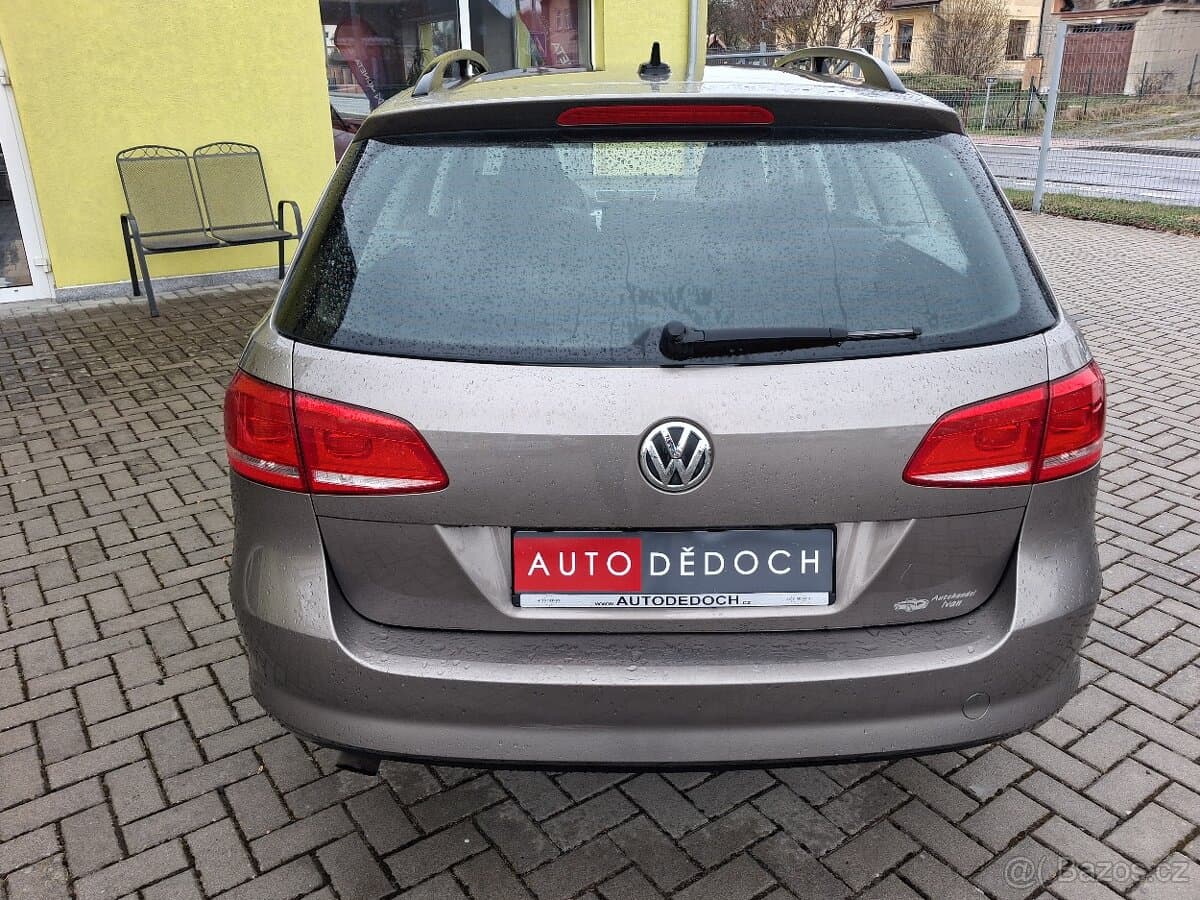 2011 Volkswagen PASSAT - 6