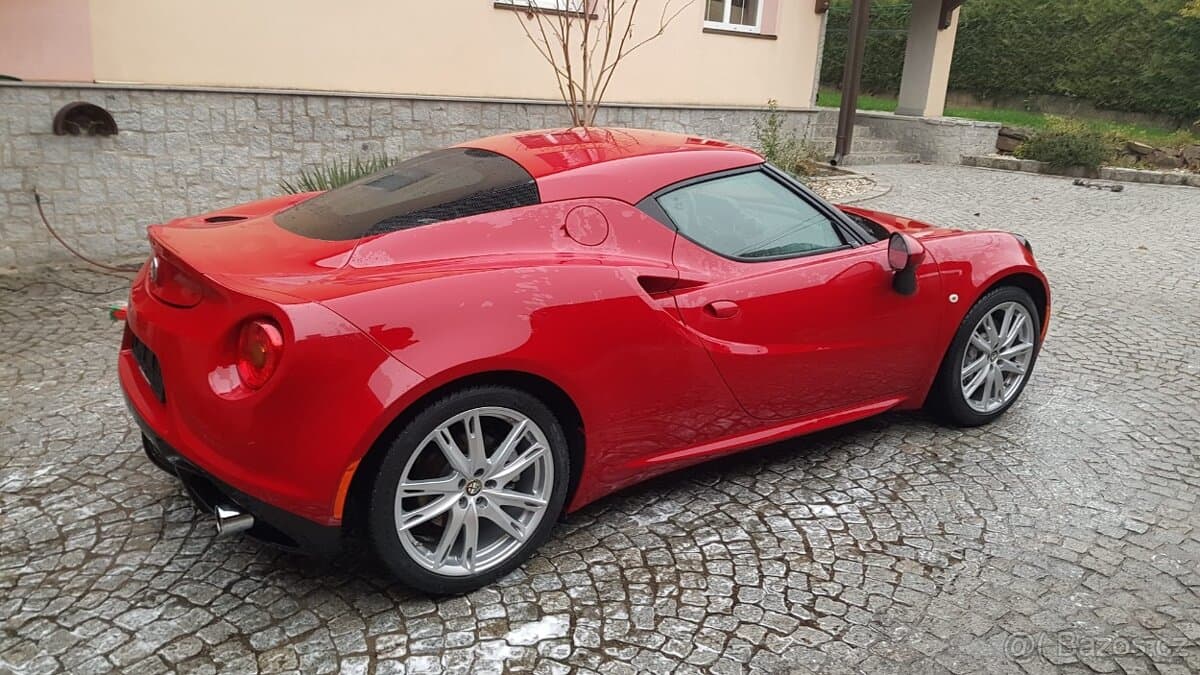 2015 Alfa Romeo 4C - 6