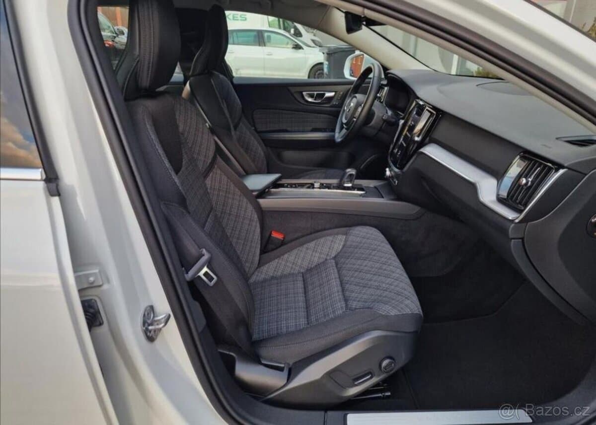 2022 Volvo V60 - 6