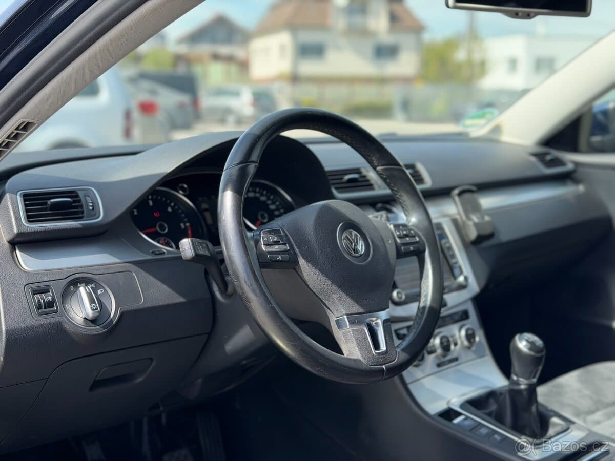 2013 Volkswagen PASSAT - 6