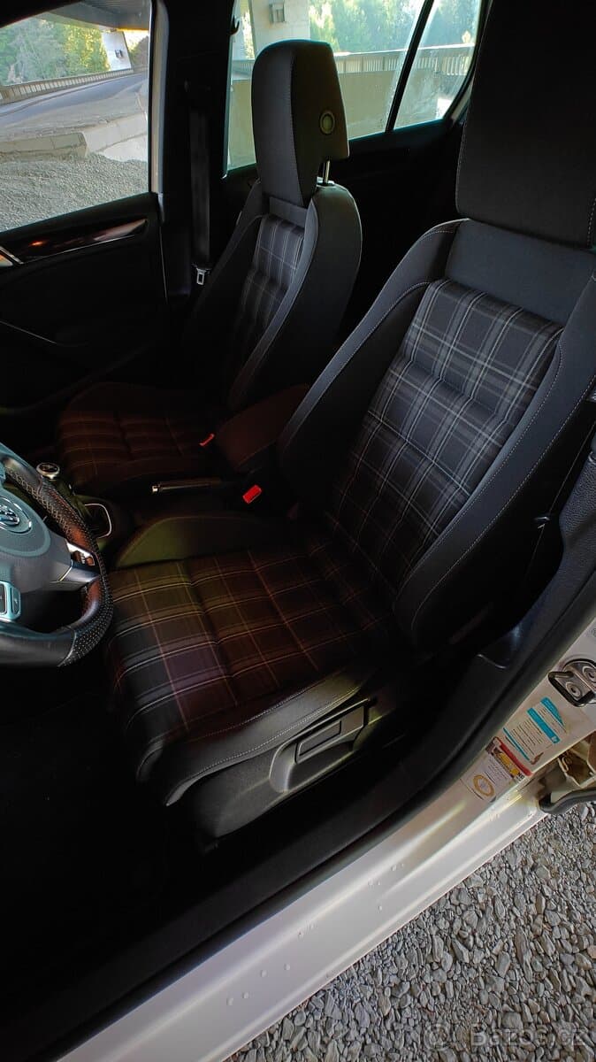 2011 Volkswagen GOLF - 6