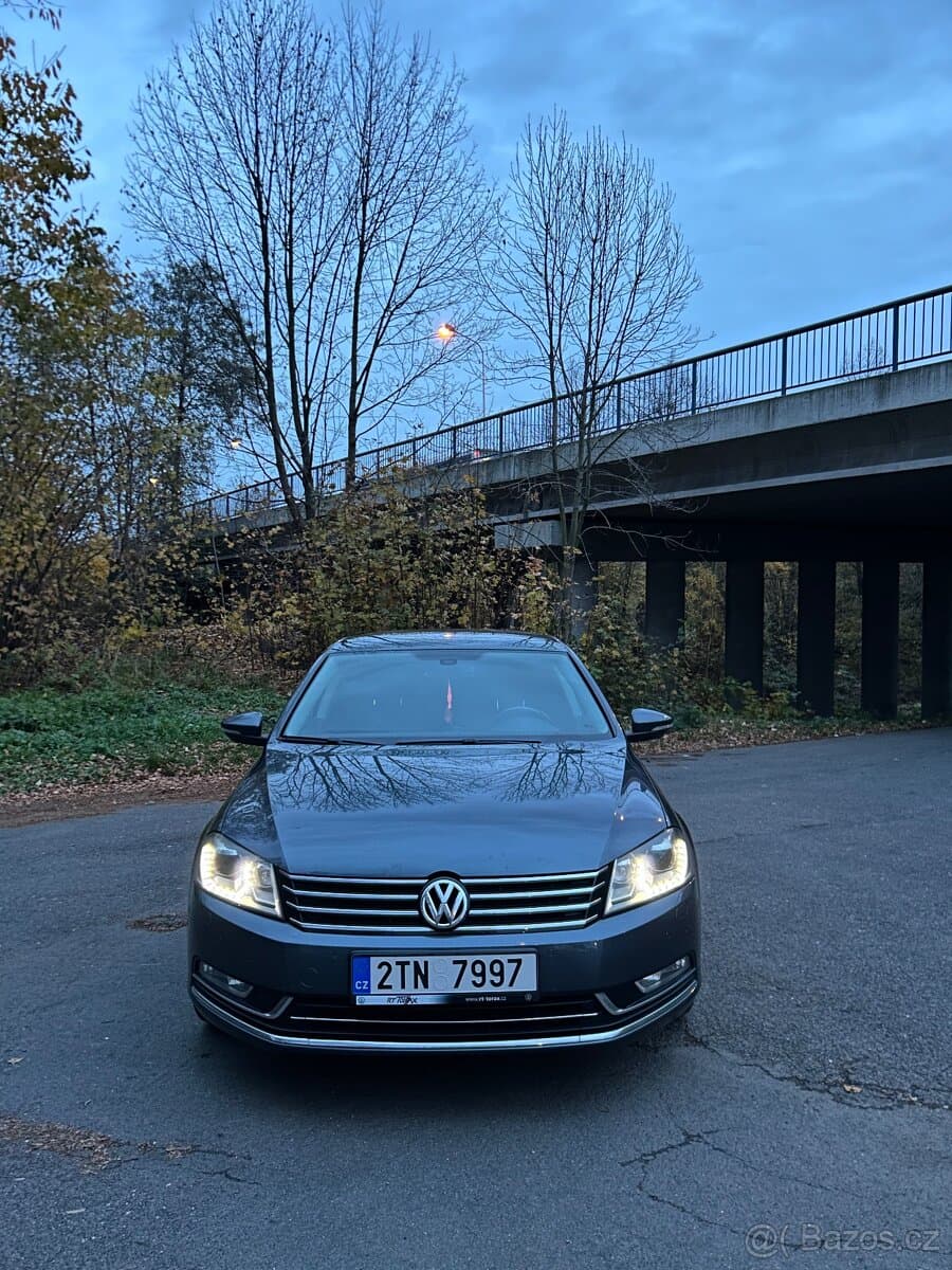 2012 Volkswagen PASSAT - 6