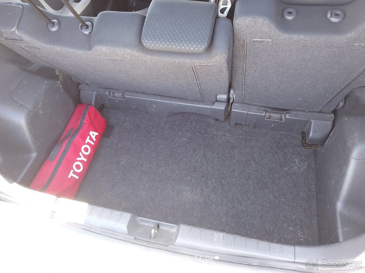 2010 Toyota YARIS - 6