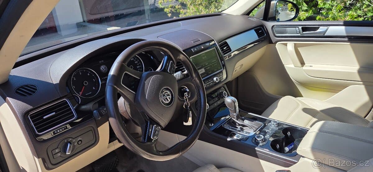 2012 Volkswagen TOUAREG - 6