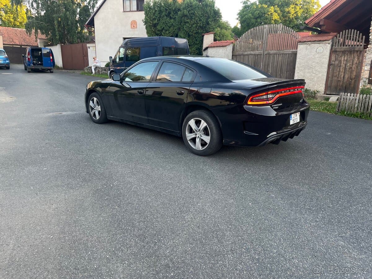 Dodge CHARGER - 6
