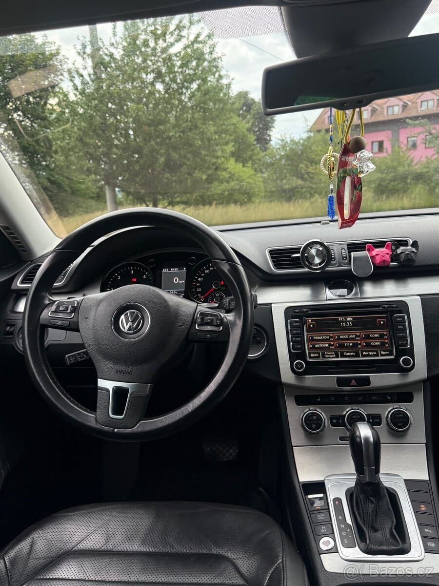 2013 Volkswagen PASSAT - 6