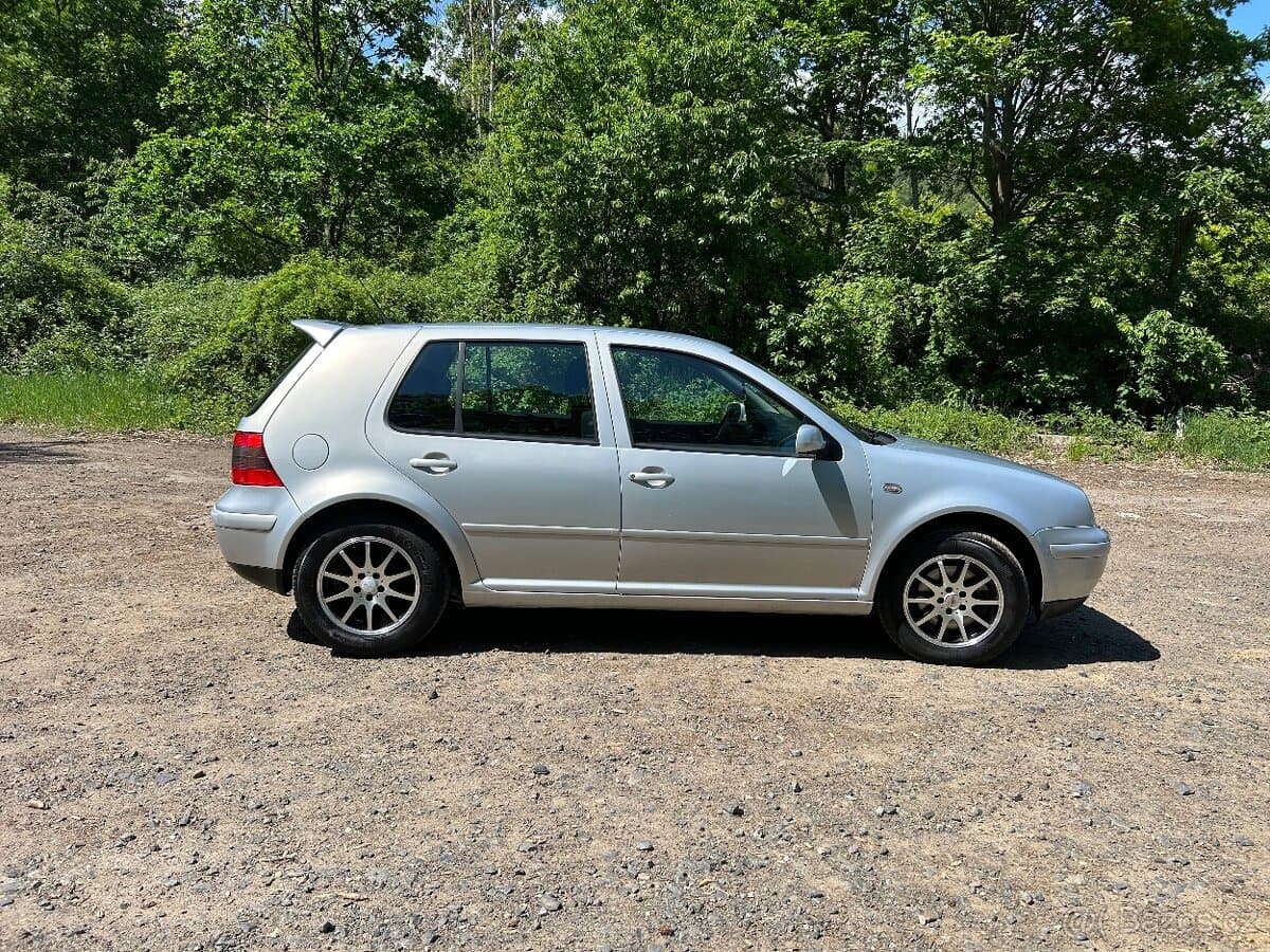 Volkswagen GOLF - 6