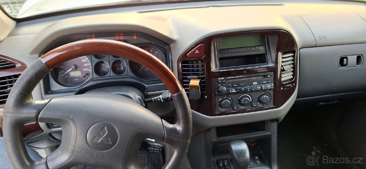 2001 Mitsubishi PAJERO - 6