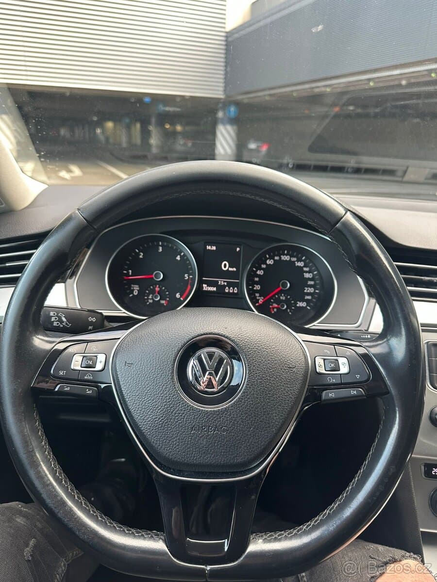 2015 Volkswagen PASSAT - 6