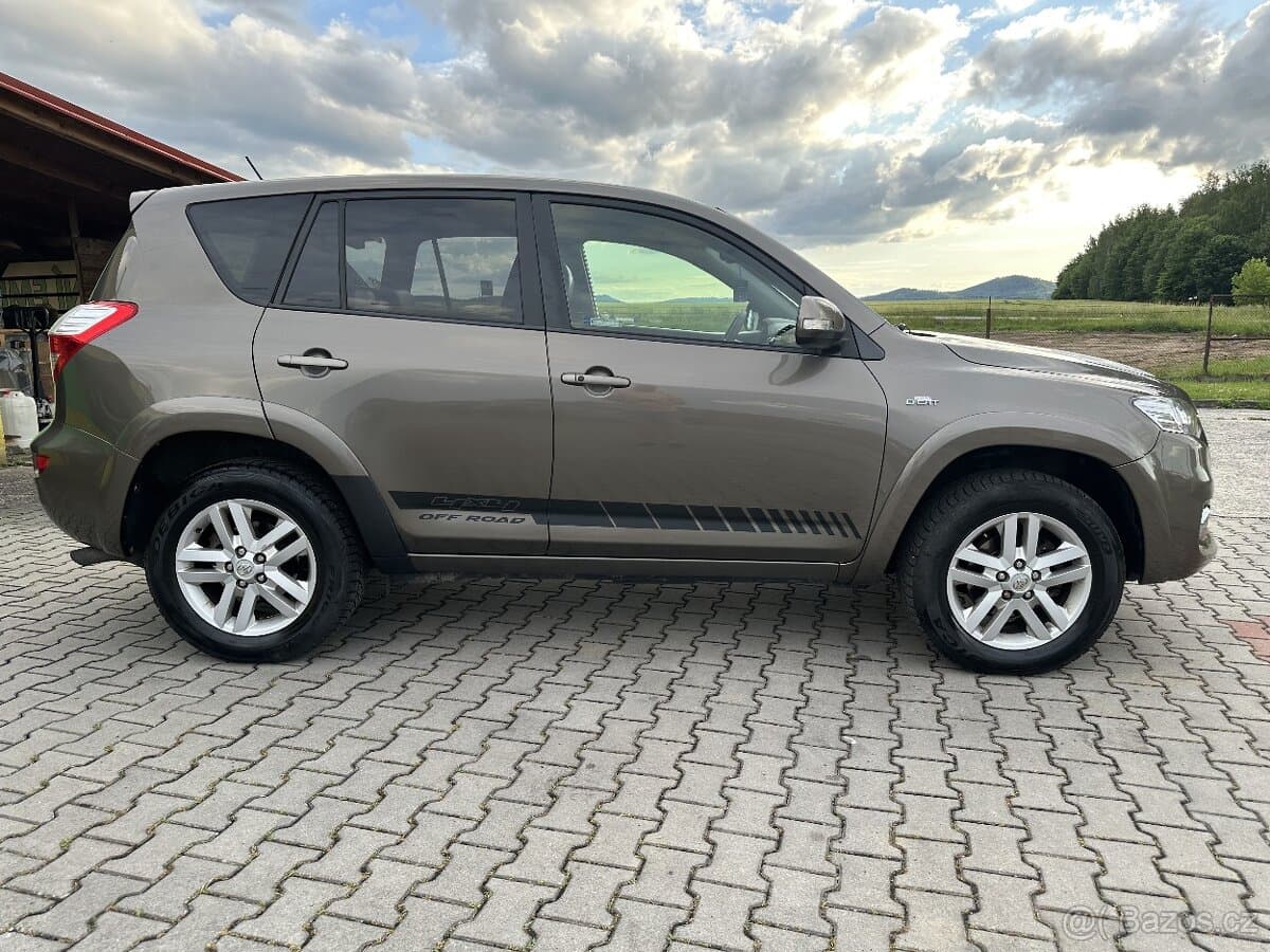 2011 Toyota RAV4 - 6