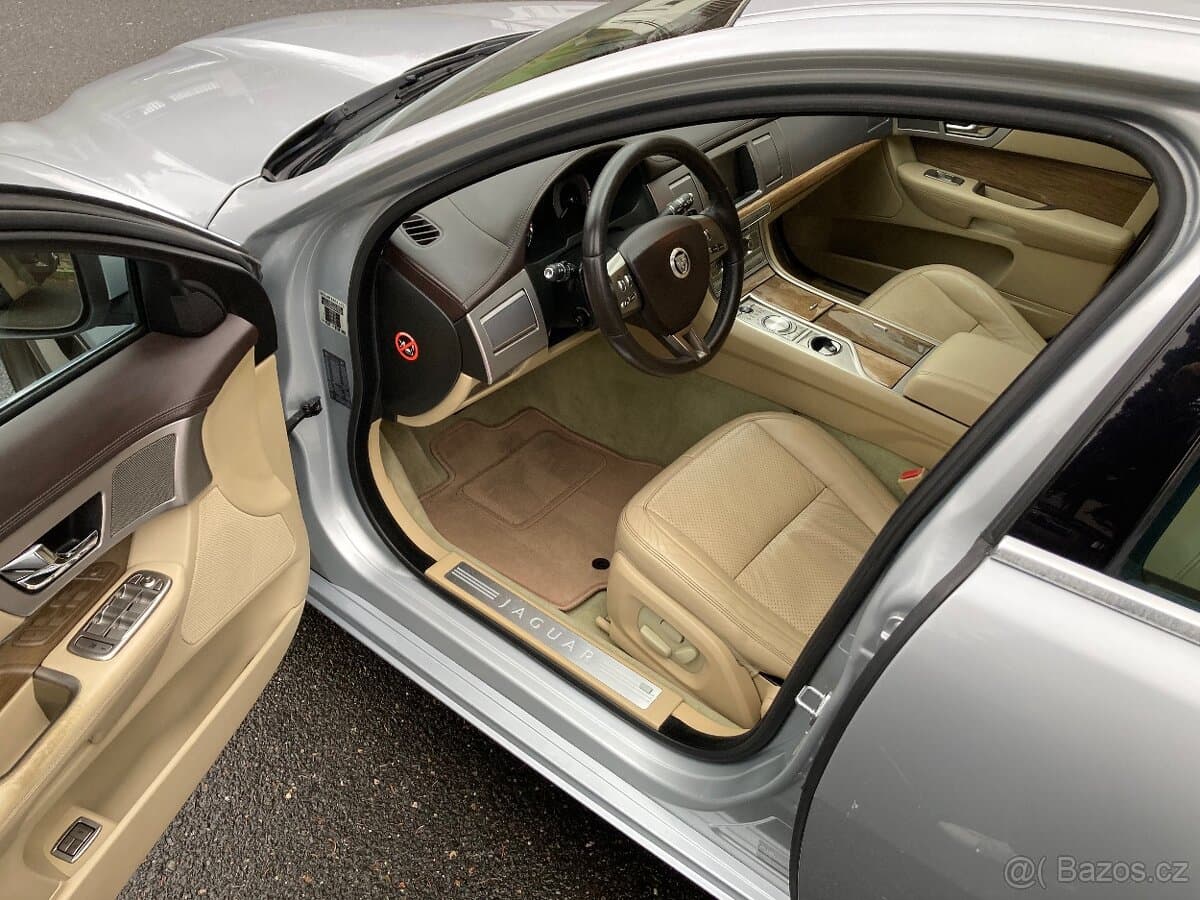 2009 Jaguar XF - 6