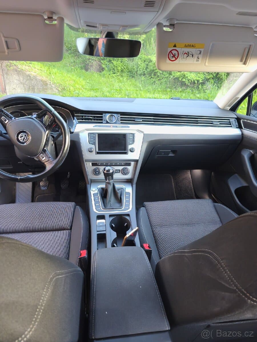 2017 Volkswagen PASSAT - 6