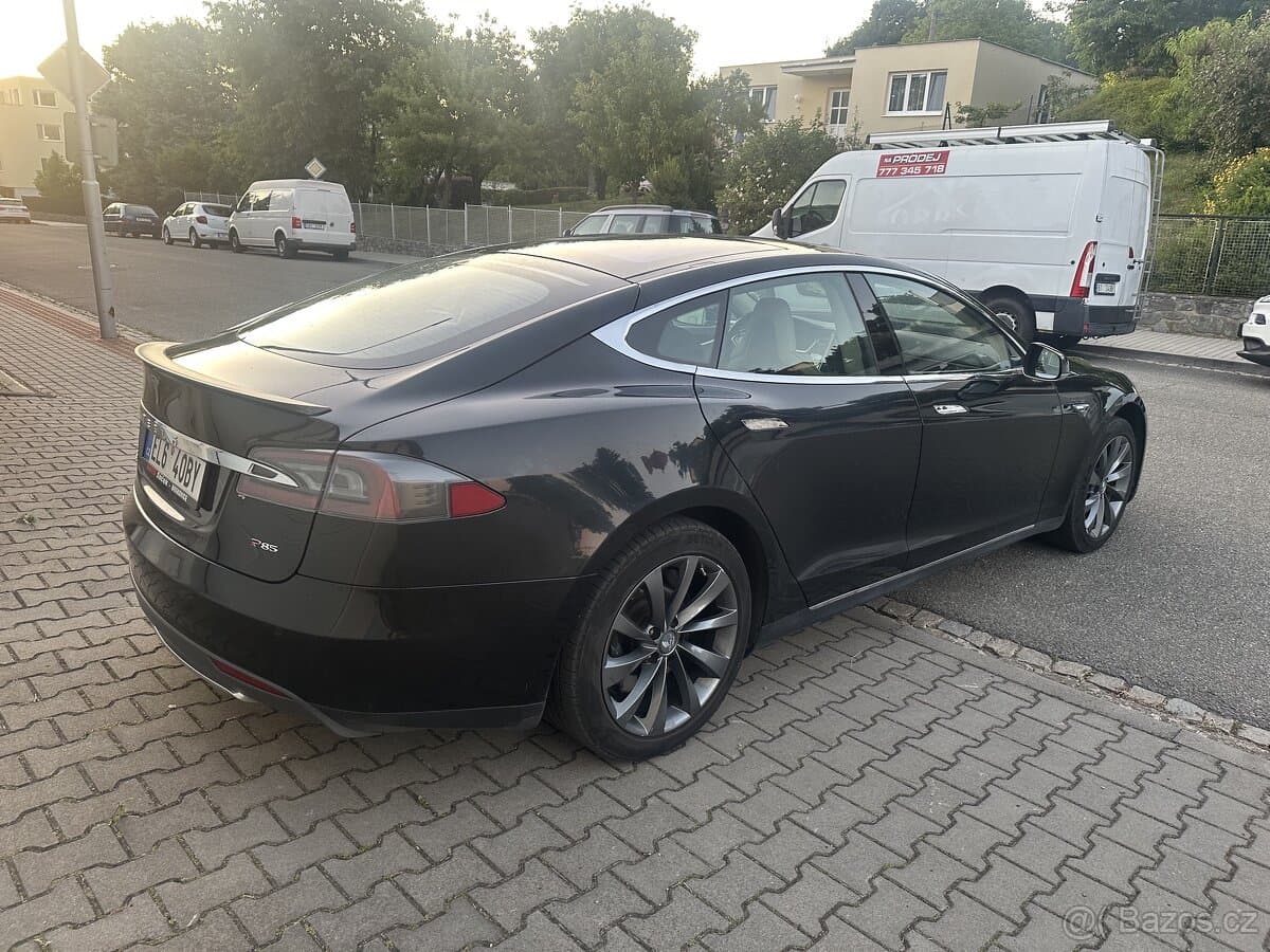 2014 Tesla MODEL S - 6