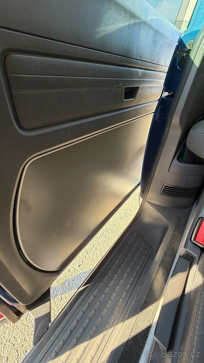2012 Volkswagen MULTIVAN - 6