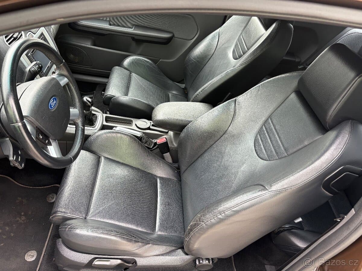 2005 Ford FOCUS - 6