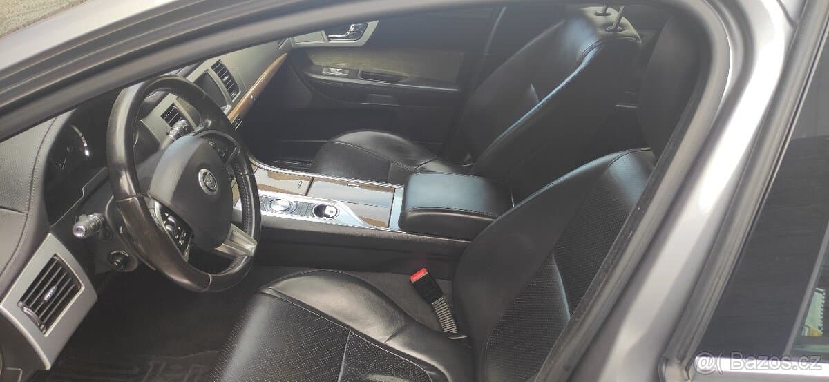 2012 Jaguar XF - 6