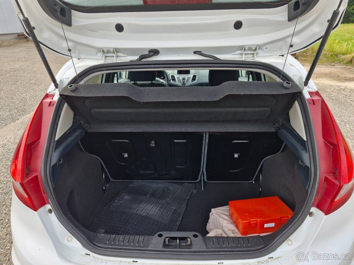 2011 Ford FIESTA - 6