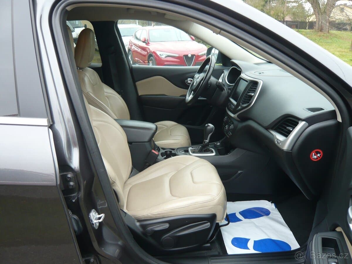 2015 Jeep CHEROKEE - 6