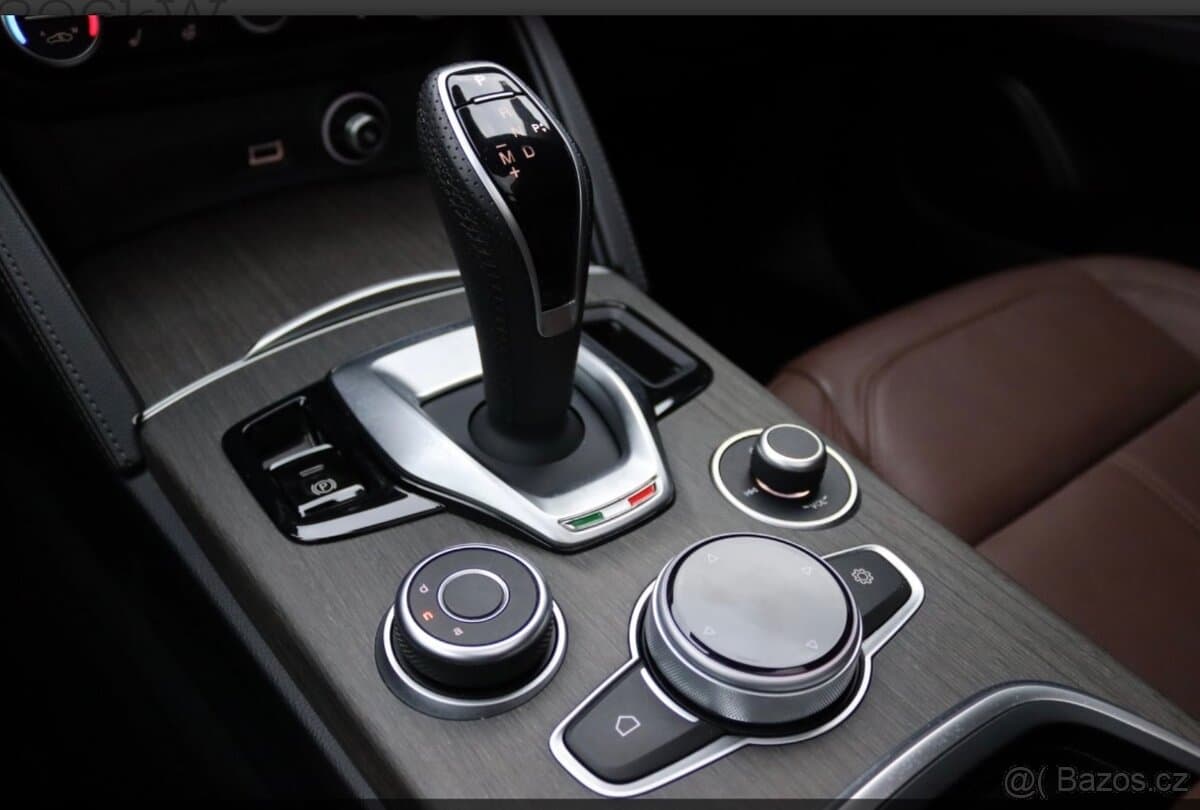 2023 Alfa Romeo STELVIO - 6