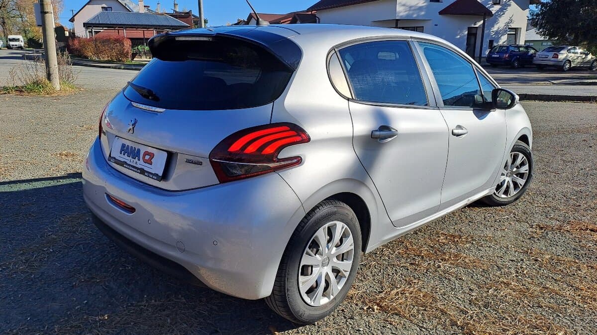 2016 Peugeot 208 - 6