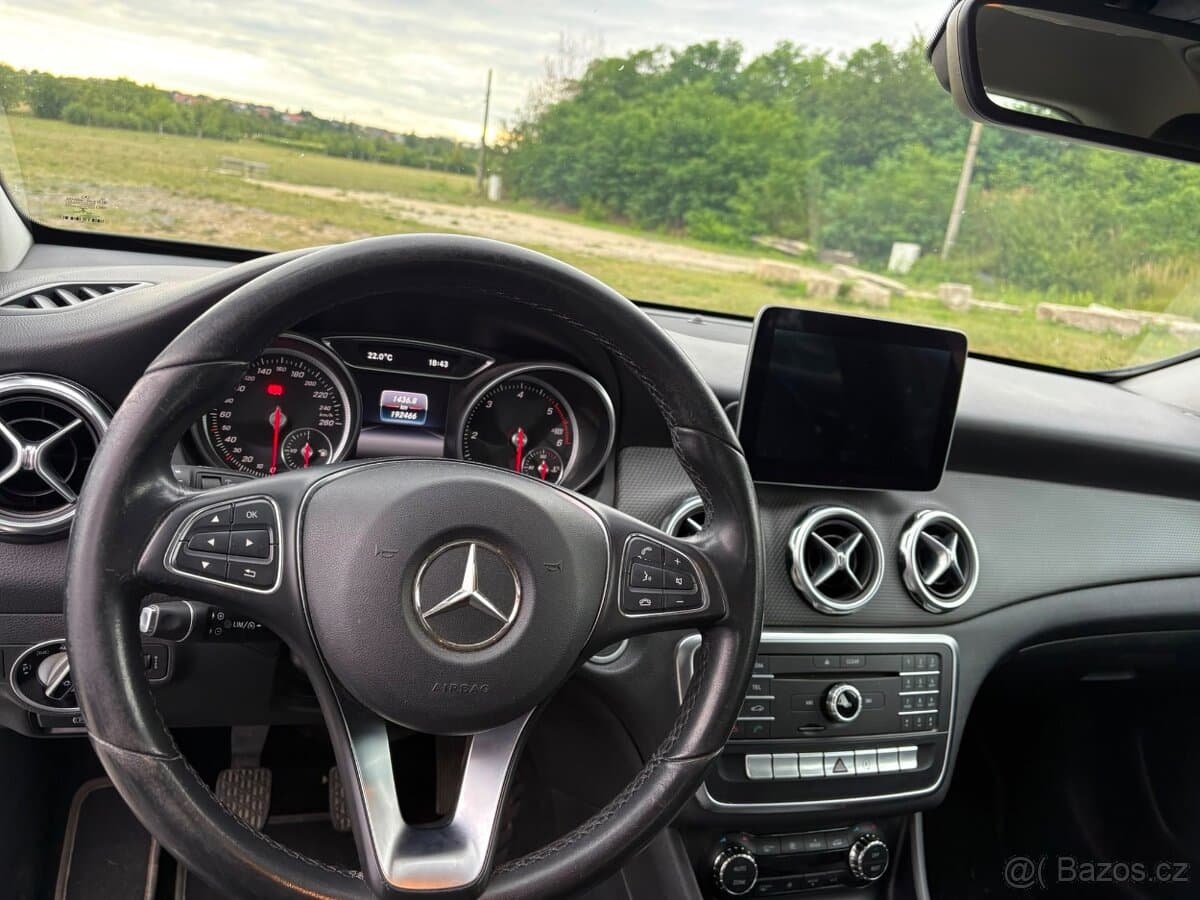 2017 Mercedes-Benz GLA - 6