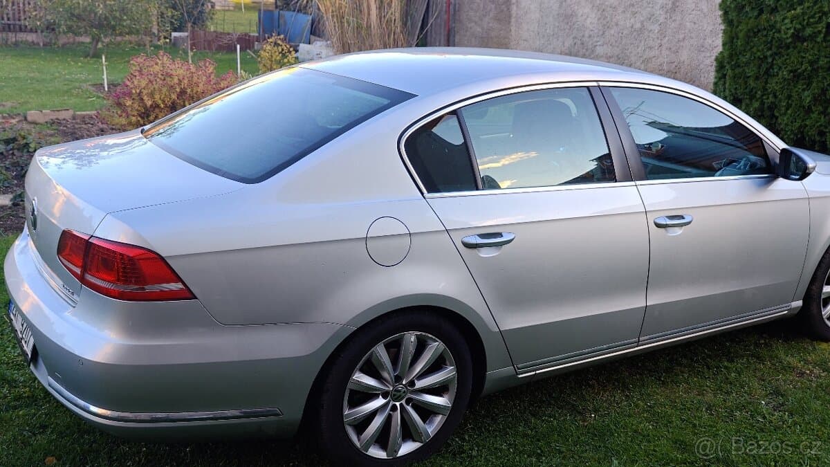 2011 Volkswagen PASSAT - 6