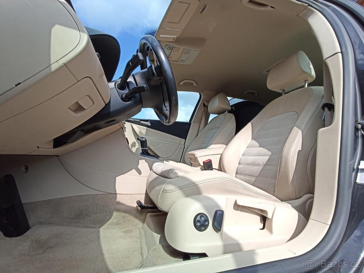 2010 Volkswagen PASSAT - 6
