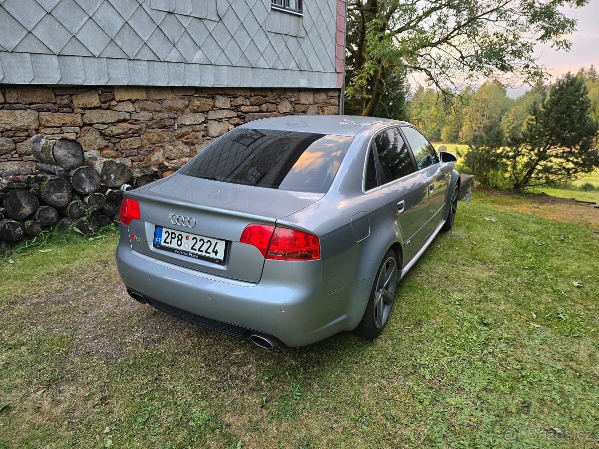 Audi RS4 - 6
