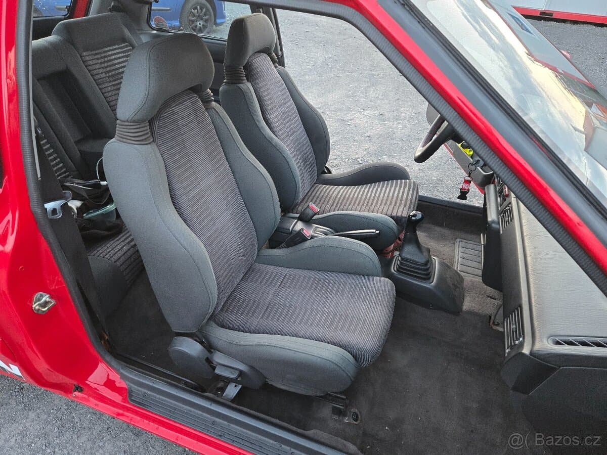 1990 Mazda 323 - 6