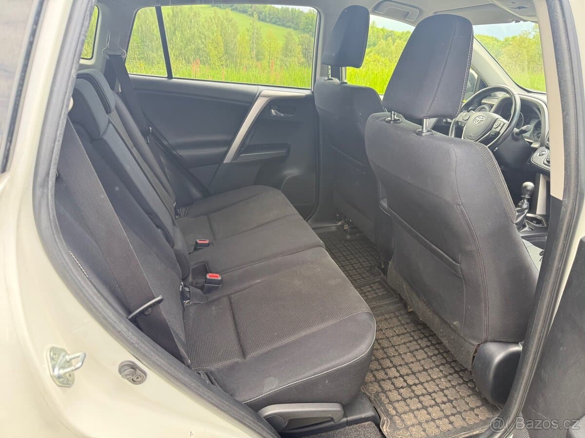 2016 Toyota RAV4 - 6