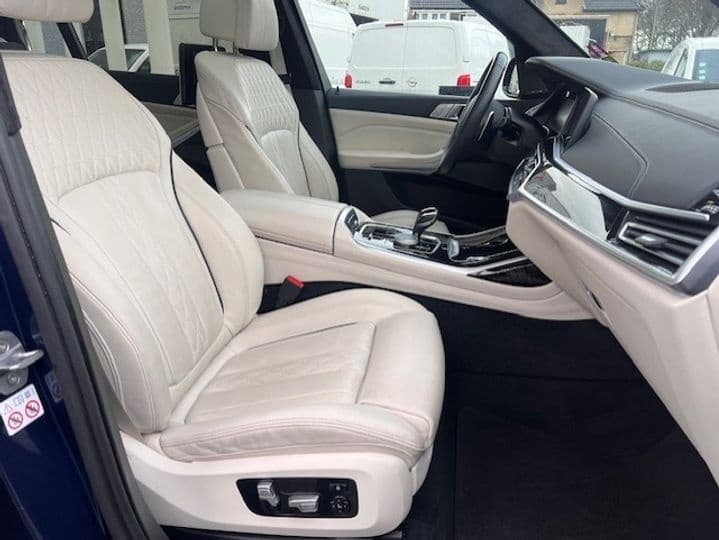 2020 BMW X7 - 6