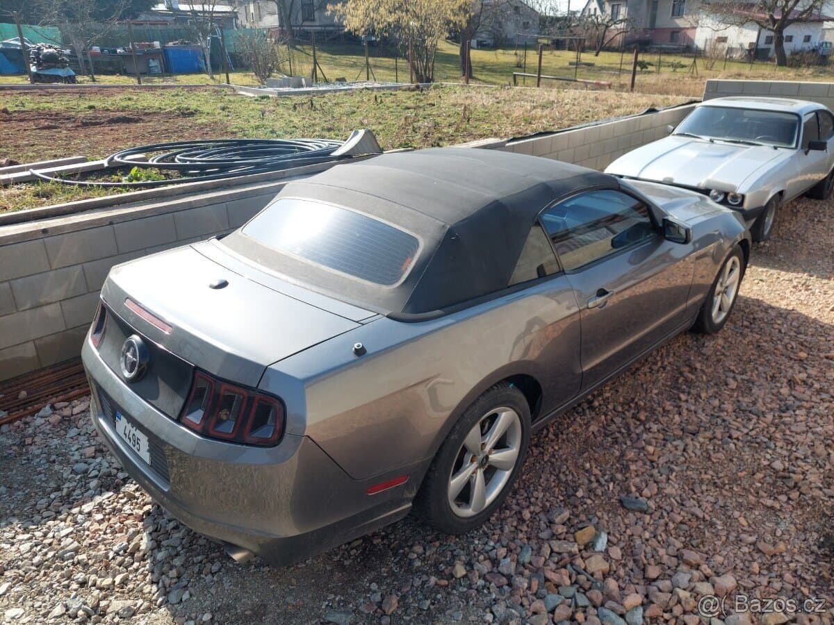 2013 Ford MUSTANG - 6
