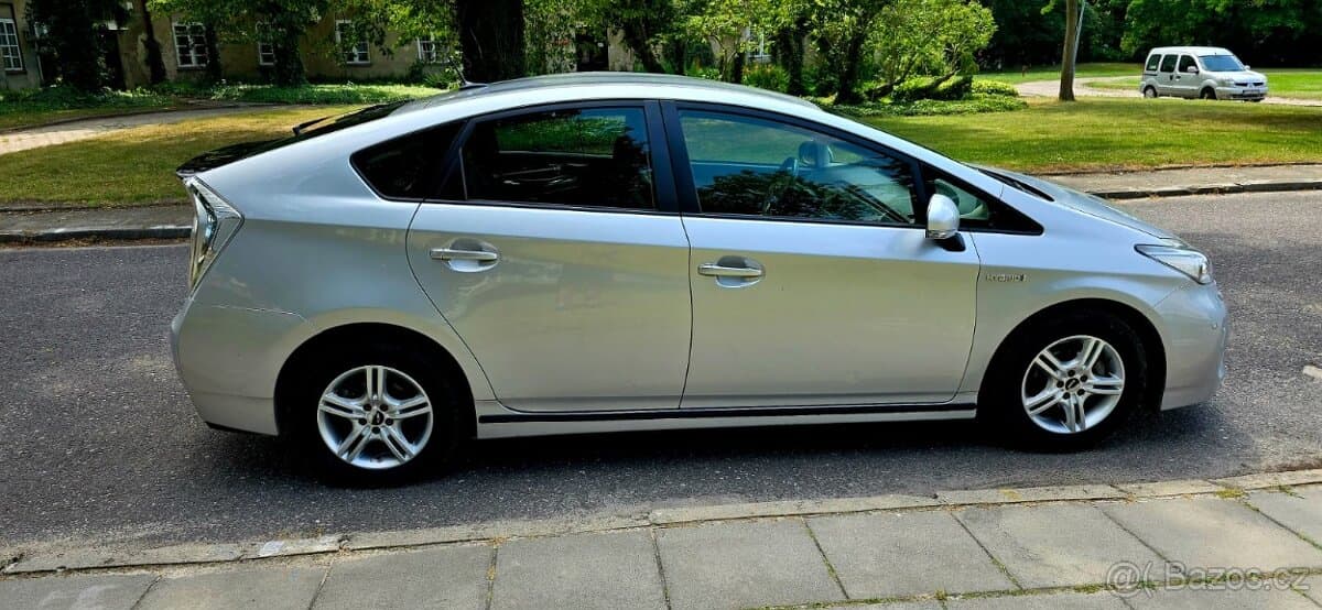 2015 Toyota PRIUS - 6