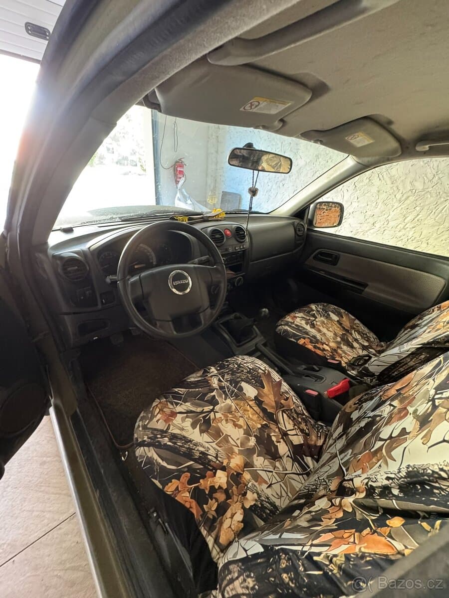2011 Isuzu D-MAX - 6