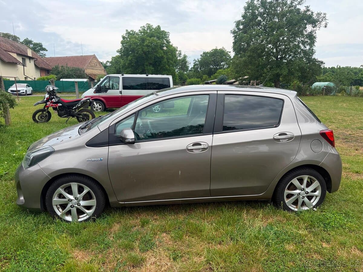 2014 Toyota YARIS - 6