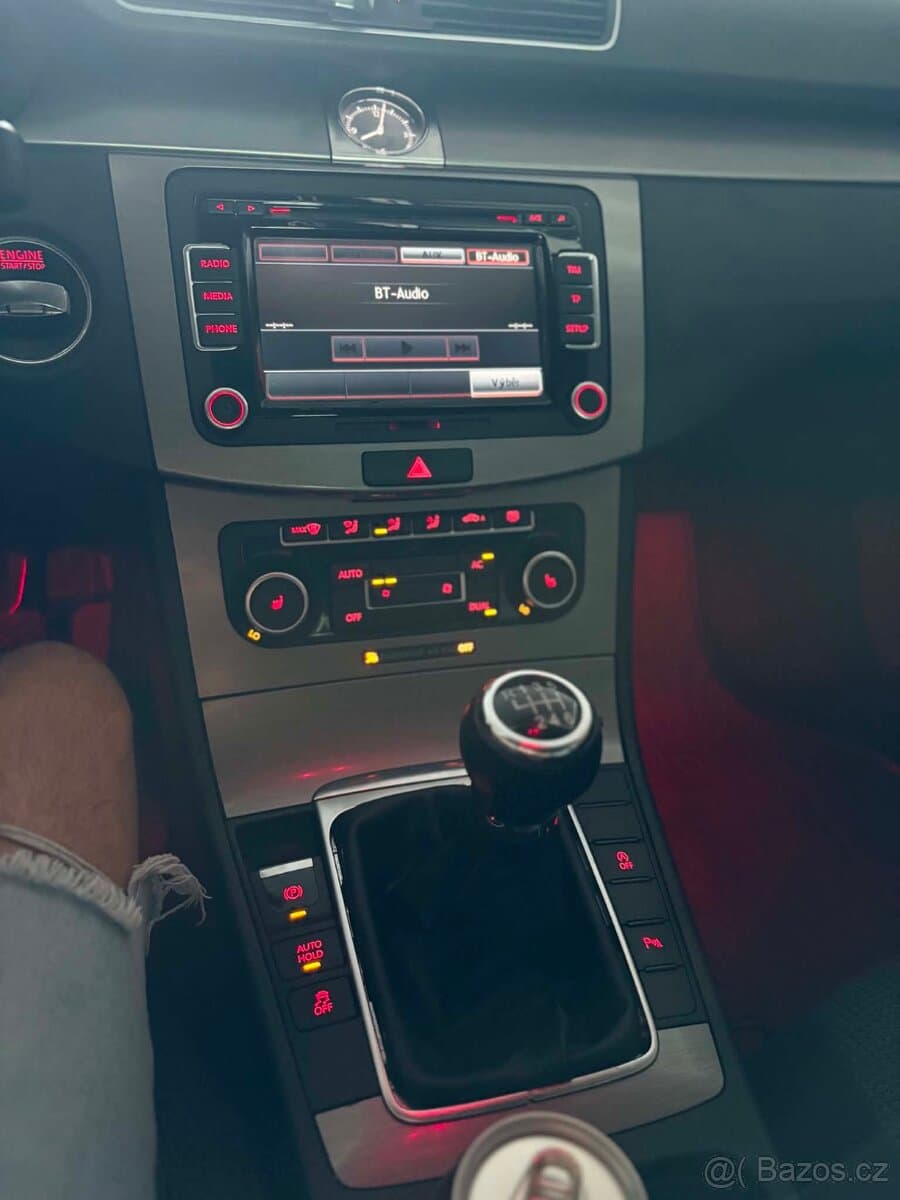 2011 Volkswagen PASSAT - 6