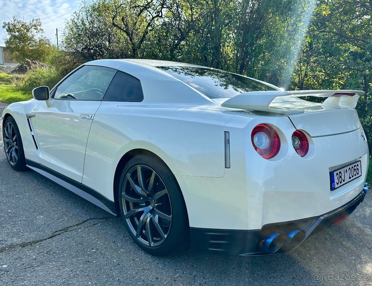 2014 Nissan GT-R - 6