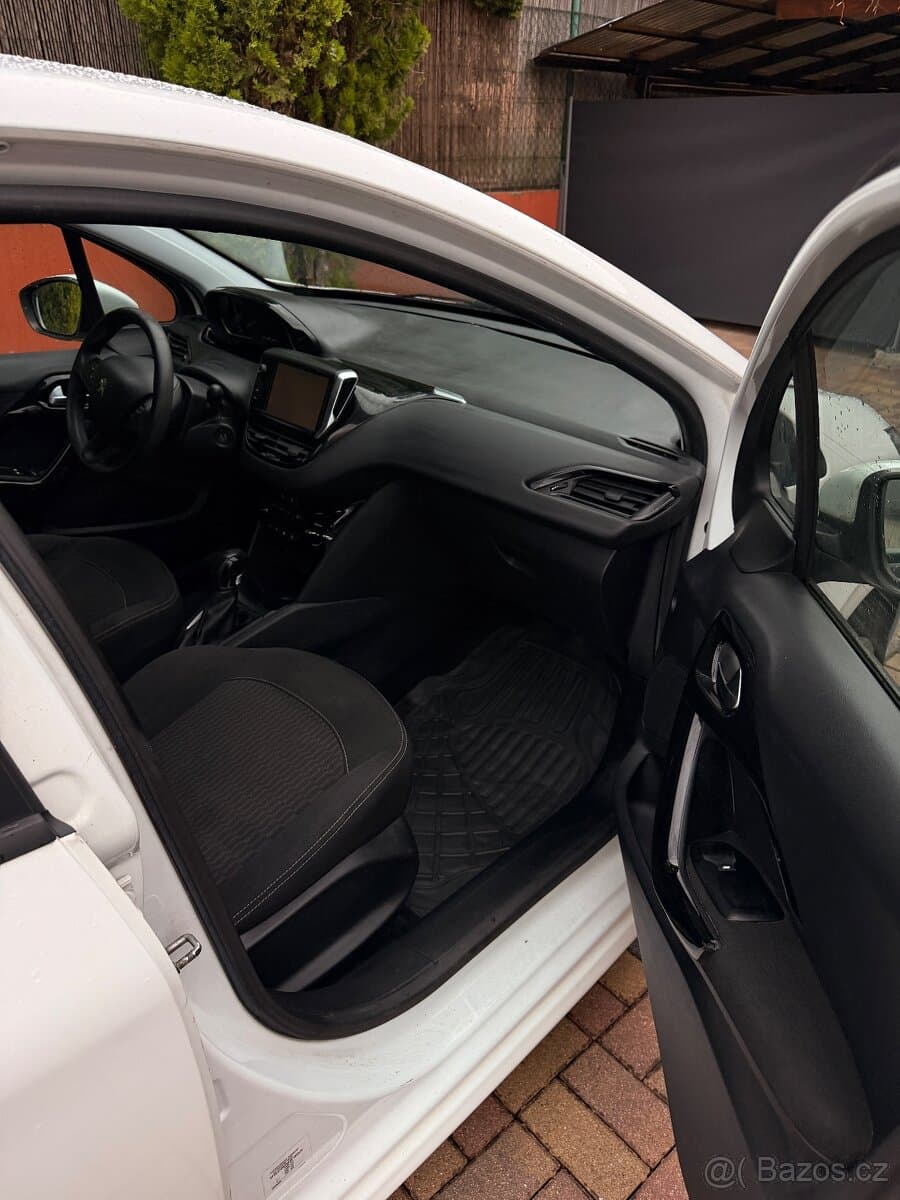 2017 Peugeot 208 - 6